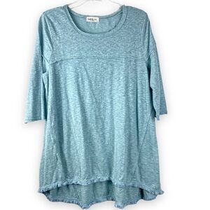 Faithful & True Green 3/4 Sleeve High Low Ragged Edge Top exposed Seam Top
Sz M.